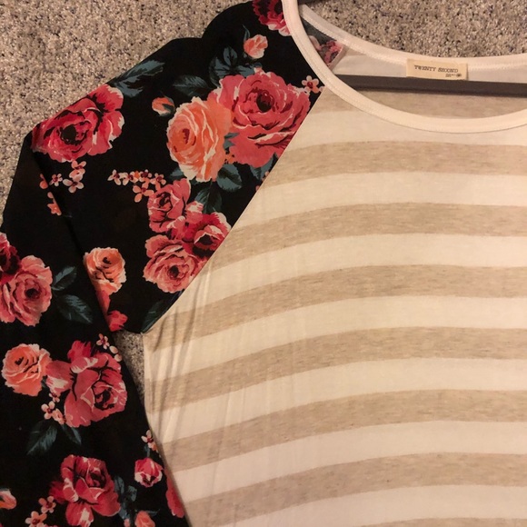 NWOT, Twenty Second Floral & Striped Plus 2X - Picture 3 of 3